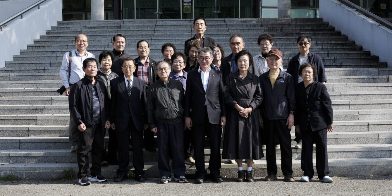 A photo of the members of the Daejeon Massacre Bereaved Families Association.